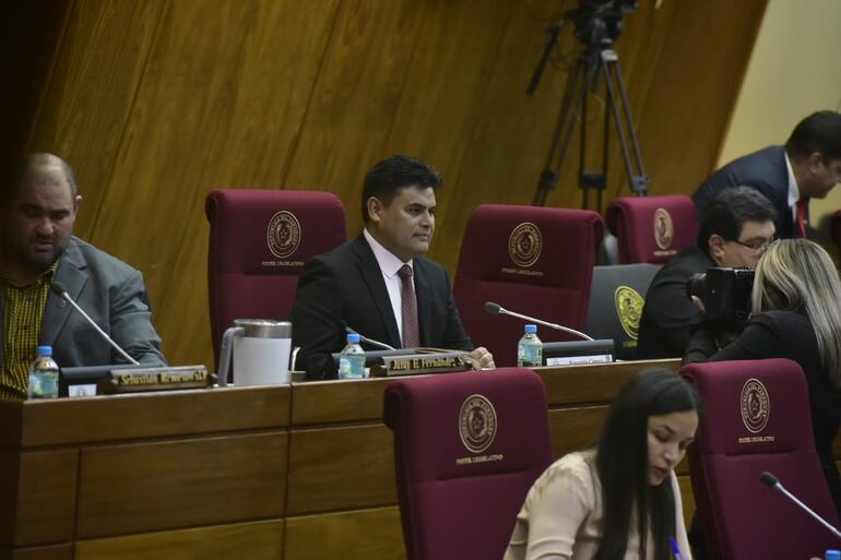 Santiago Benítez (ANR) ya en su curul tras su juramento esta mañana.