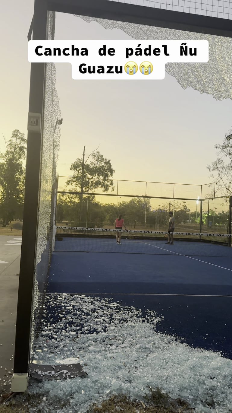 Ñu Guasu: se rompió vidrio en la cancha de pádel y usuarios lamentan que “no se puede tener nada lindo”