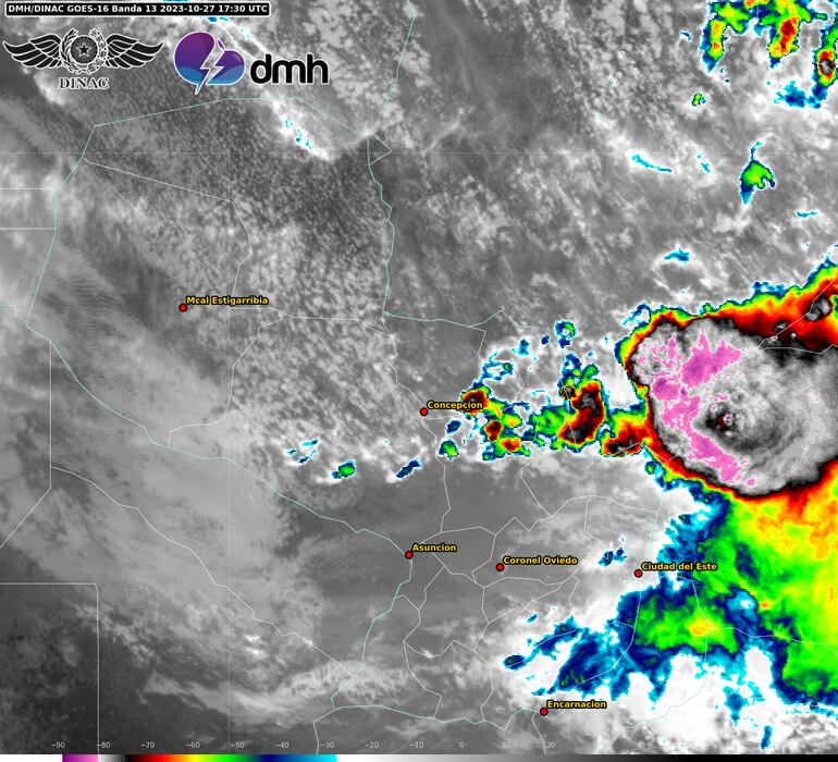 Núcleos de tormenta siguen desarrollándose sobre el territorio nacional.