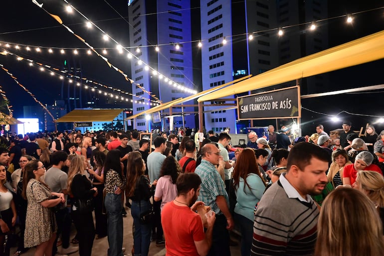 Se llevó a cabo el San Juan a beneficio, en el rooftop del Shopping Del Sol.