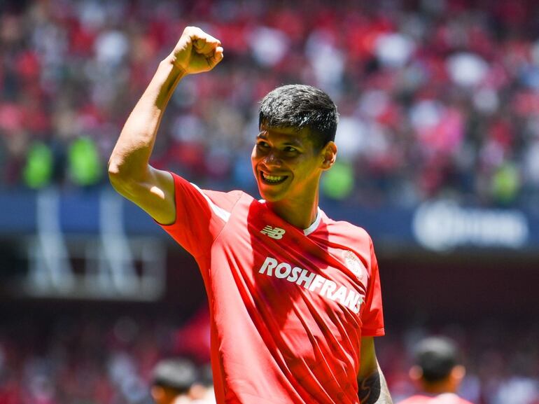 El paraguayo Robert Morales, jugador del Toluca, festeja un gol en la derrota contra Juárez por la tercera fecha del torneo Apertura 2023 del fútbol mexicano.