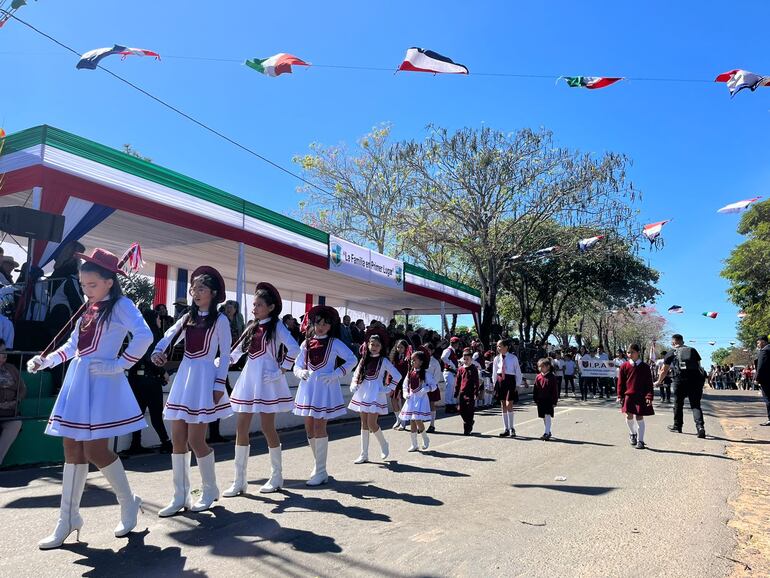 Las chiroleras forman parte de las principales atracciones durante el desfile estudiantil.