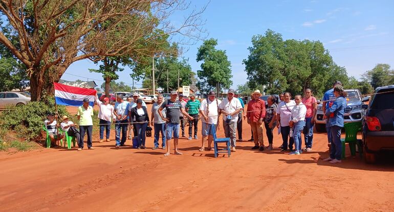 Pobladores de San Pedro de Ycuamandyyú se movilizan para exigir indemnización por obra vial que afecta sus inmuebles