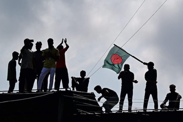 Universitarios protestan en Daca, capital de Bangladés, en el Asia, contra los casos de nepotismo.