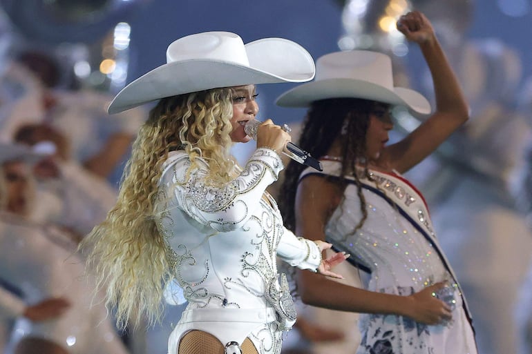 Beyoncé se mostró orgullosa de su Blue Ivy, quien ya sigue sus pasos. (Alex Slitz/Getty Images/AFP)

