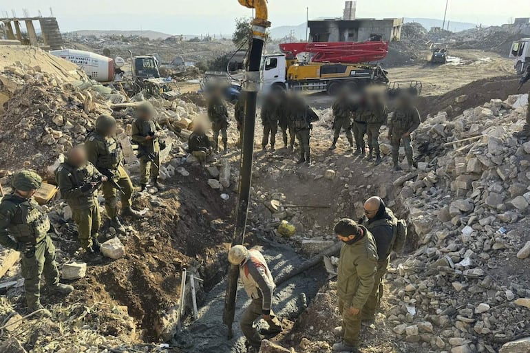 El Ejército de Israel localizó y selló la semana pasada un túnel, a alrededor de un kilómetro y medio de la frontera, con una boca de salida que conducía a un cementerio en el sur del Líbano, detalló este domingo un comunicado castrense.