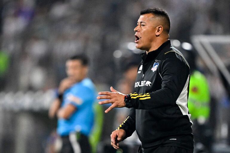 El argentino Jorge Almirón, entrenador de Colo Colo, en un partido frente a Alianza Lima por la fase de grupos de la Copa Libertadores 2024 en el estadio Alejandro Villanueva, en Lima, Perú.