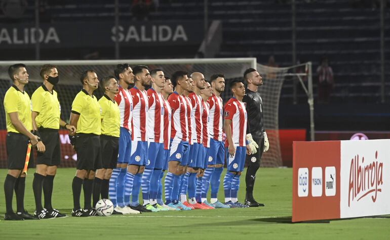 Los jugadores de la selección paraguaya en la previa del partido frente a Uruguay por las Eliminatorias Sudamericanas 2022.