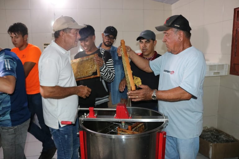 Productores de la Asociacion Eirete Pantanal de Fuerte Olimpo