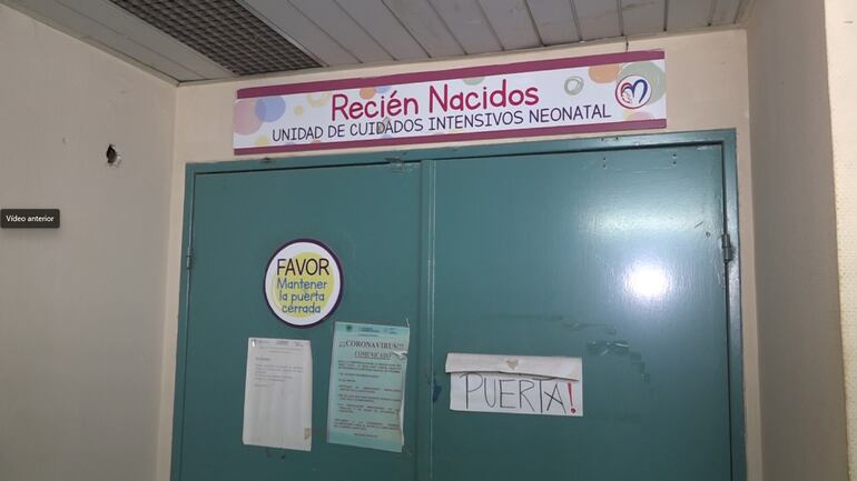 El área de cuidados intensivos neonatal está plagado de alimañas. 