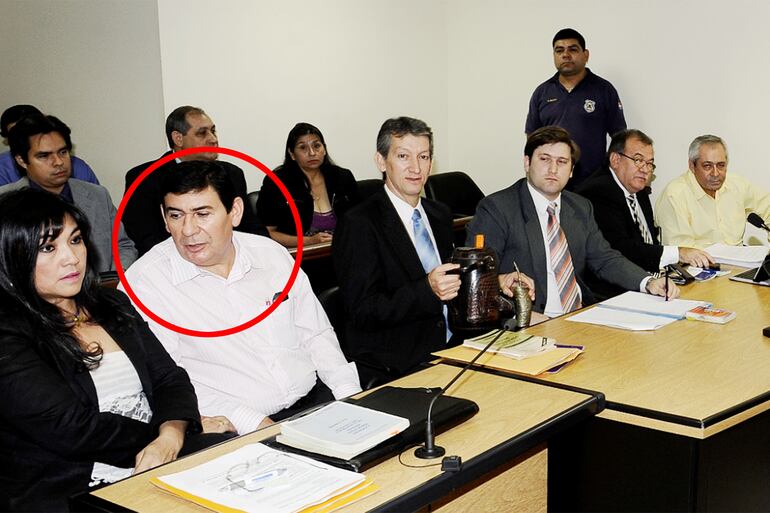 Hermes García Balmaceda (en círculo) durante una de las sesiones de juicio oral por casos de corrupción.