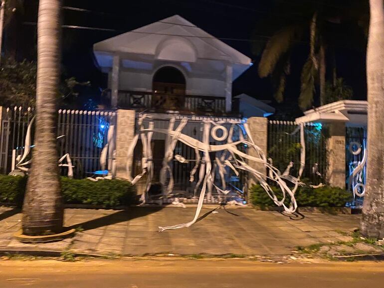 La semana pasada un grupo de vecinos protagonizó un escrache a los concejales Juan Lichi, Diego Aquino y Fredy Ortega, todos de la ANR, este último presidente de la Junta Municipal.