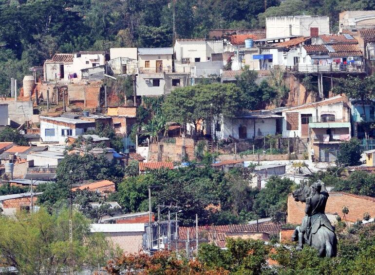 Quienes vivan en casas y no en refugios, no serán molestados en la Costanera Norte, asegura la Municipalidad de Asunción.