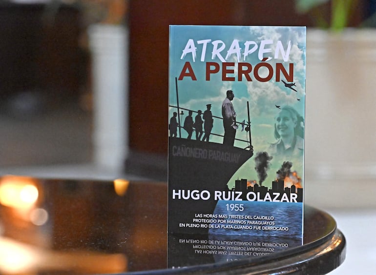 Portada del libro "Atrapen a Perón", que plasma en sus páginas una nota reportaje realizada por Hugo Ruiz Olazar.