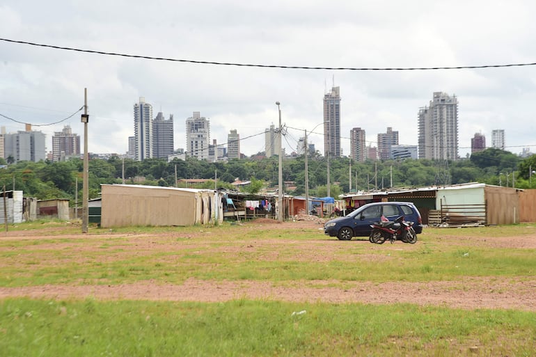 Otra zona del terreno municipal de 6 hectáreas en la Costanera Norte.