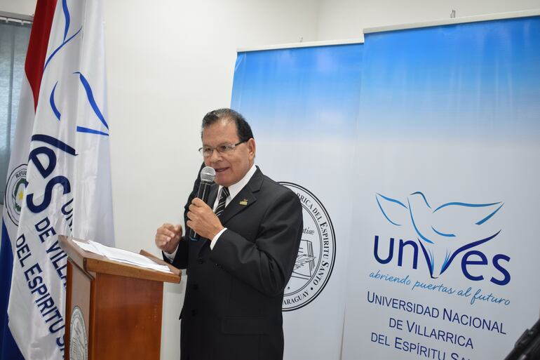 Rector de la Universidad Nacional de Villarrica del Espíritu Santo (UNVES), Simón Benítez Ortiz.