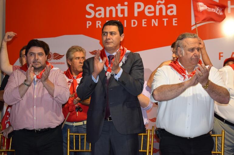 Justo Ramón Servín (izq.), intendente de Luque Carlos Echeverría (centro) y el exsenador Óscar González Daher (+).
