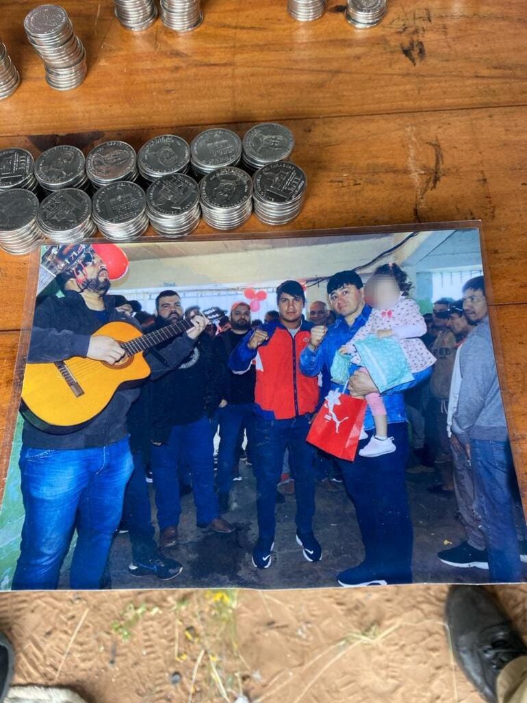 Agentes de seguridad encontraron fotos de Armando Rotela, líder del clan Rotela, dentro de la penitenciaría de Tacumbú.