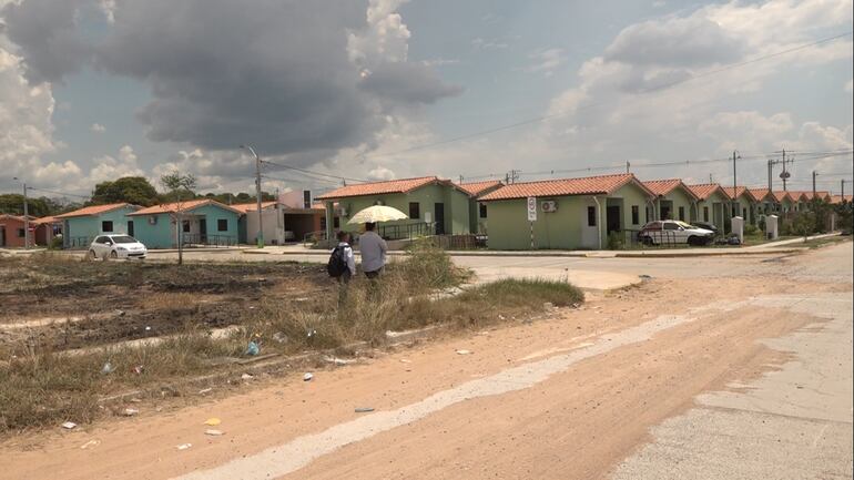 En teoría, el barrio estaba preparado para tener una escuela en el lugar. Pero hasta el momento, todo quedó en promesas.