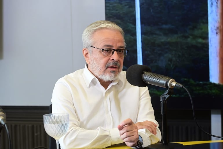 El exsenador Jorge Querey, en los estudios de ABC Cardinal en la mañana de este sábado 15 de junio.