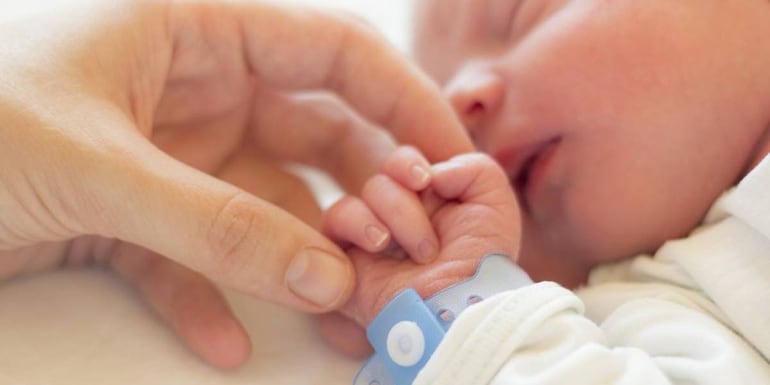 Toda madre tiene derecho a acceder a sus controles médicos prenatales, así como al pediatra desde el momento en que el niño nazca.