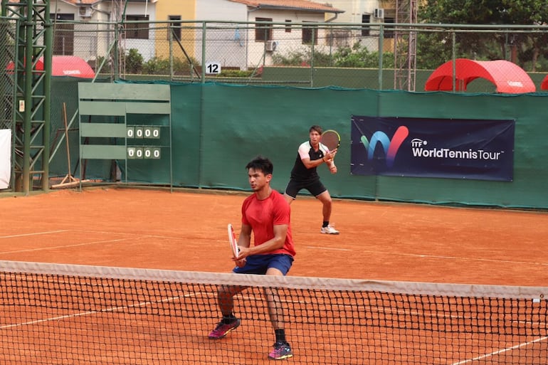 Hernando Escurra hará su debut hoy en el torneo ITF M25 Luque,  que se disputa en las canchas de Rakiura Resort Day.