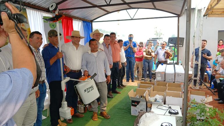 El ministro de agricultura lanza duras críticas al gobernador de San Pedro en un acto oficial en el distrito de Lima