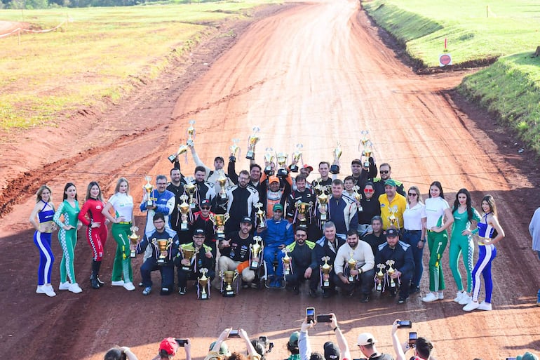 Foto de los destacados de la primera edición del Rally del Paraguay, que fue “Test Event” del WRC y que el año que viene pasará a formar parte del Mundial de Rally, en su décima cita a disputarse en el mes de agosto.