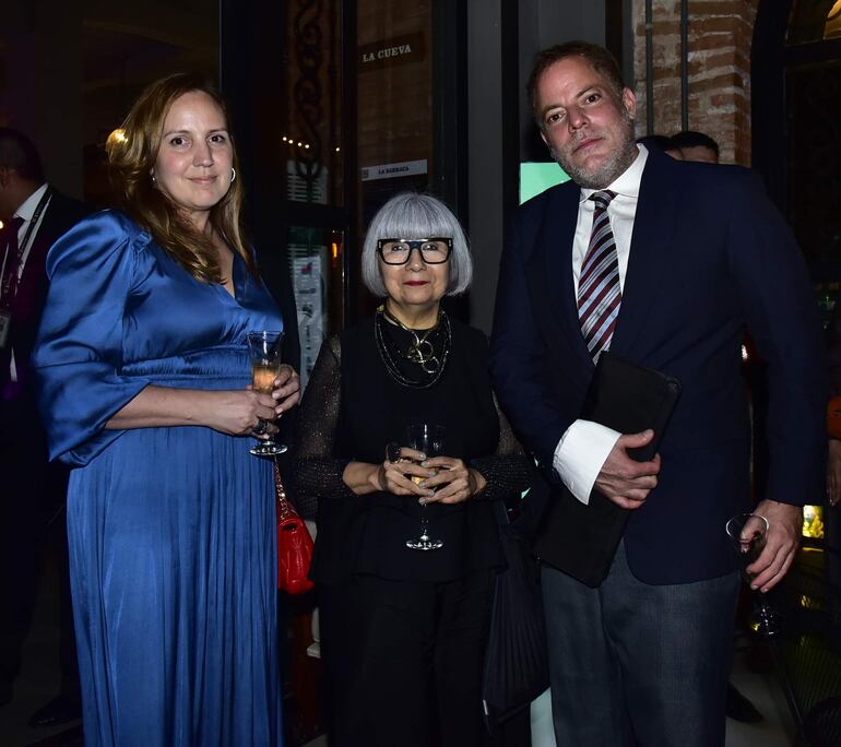 Marcela Afara, Adriana Almada y Darío Cardona.