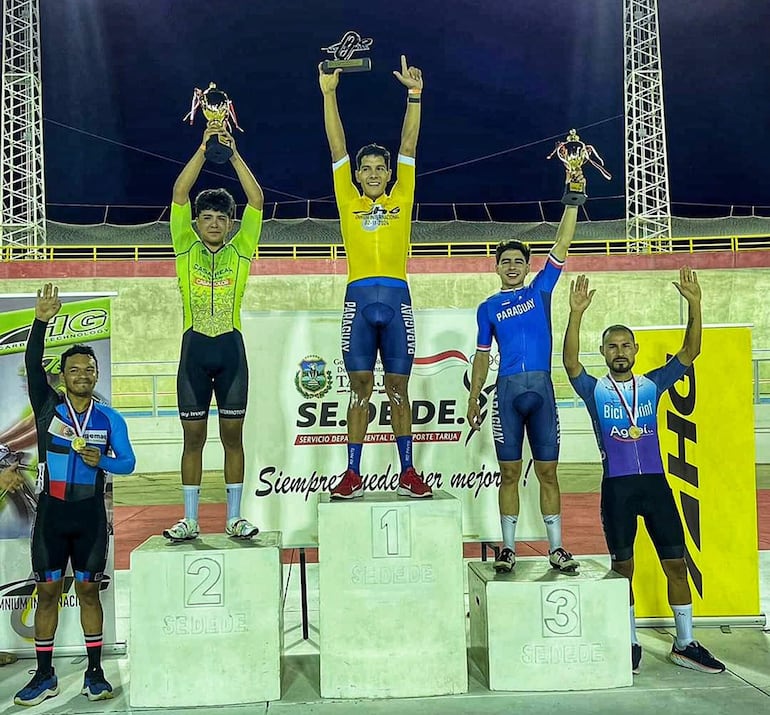 El podio en Bolivia, Carlos Domínguez (centro) con el oro y Bruno Zachar (der) con el bronce.