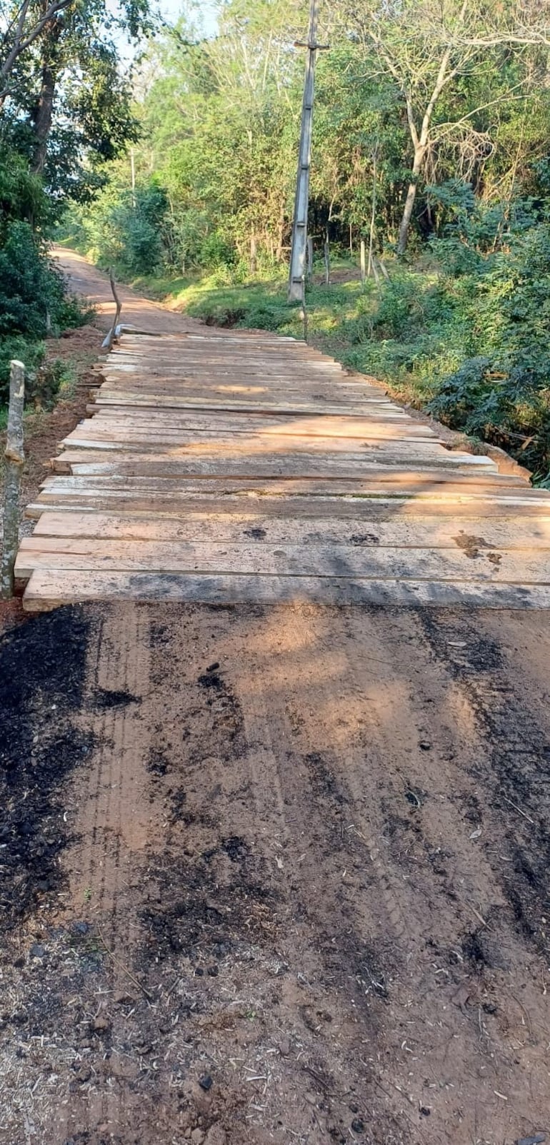 El puente de la compañía Pintos, que conecta con la ruta asfaltada Acahay-La Colmena, necesita ser reparado.