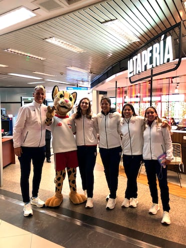 Francismar Garrido, Tirika, Erika Mongelós, Giuliana Poletti, Michelle Valiente y Fiorella Núñez.