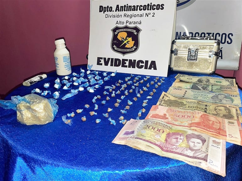 Las evidencias que fueron incautadas durante la intervención de los antidrogas.