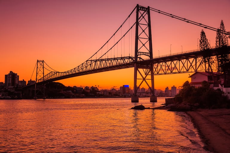 Puente Hercilio Luz, en Florianópolis.