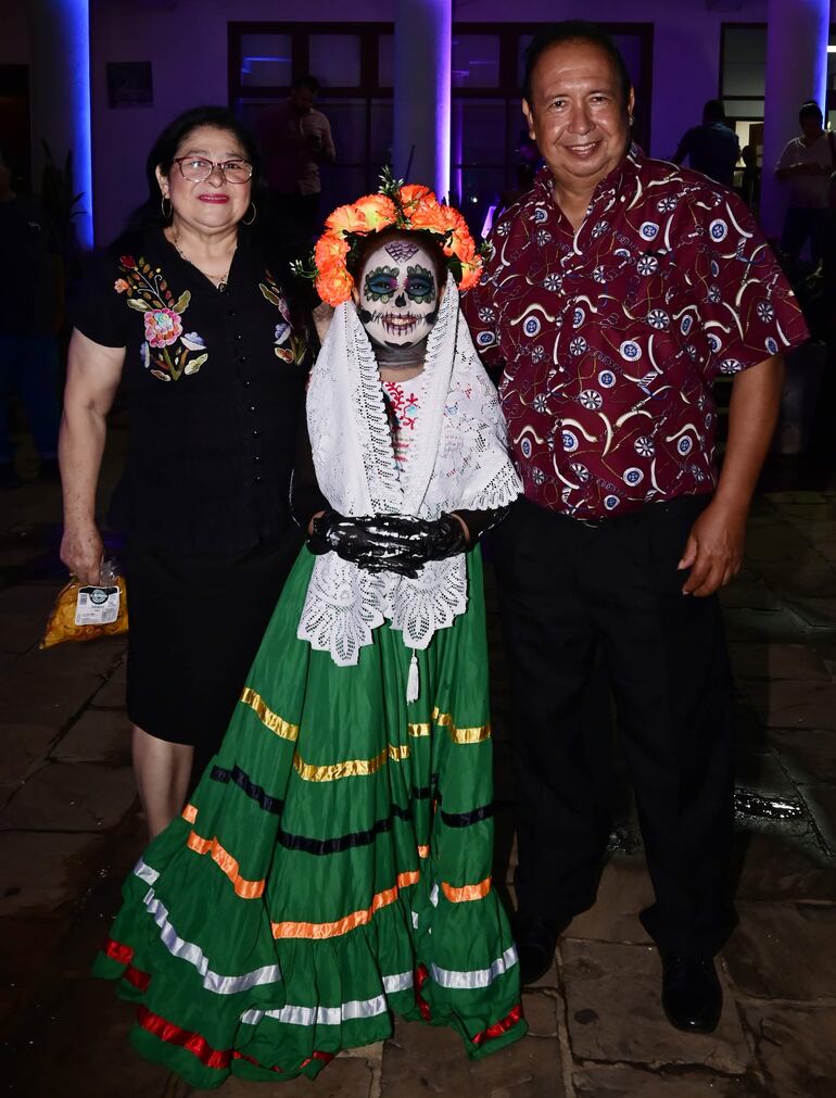 Cristina Servín, Luna Ramos Delgado y Lito Delgado.