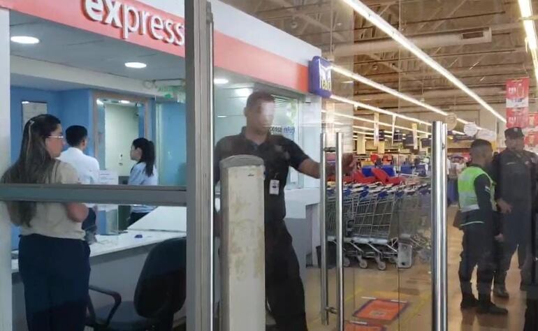 El punto de cobranzas asaltado está en el interior de un supermercado del Área 1 de Ciudad del Este.