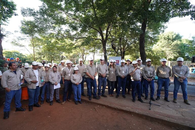 Acto del lanzamiento de la campaña de cortes masivos a morosos e ilegales, en Plaza Amistad, Pa´i Ñu, Ñemby