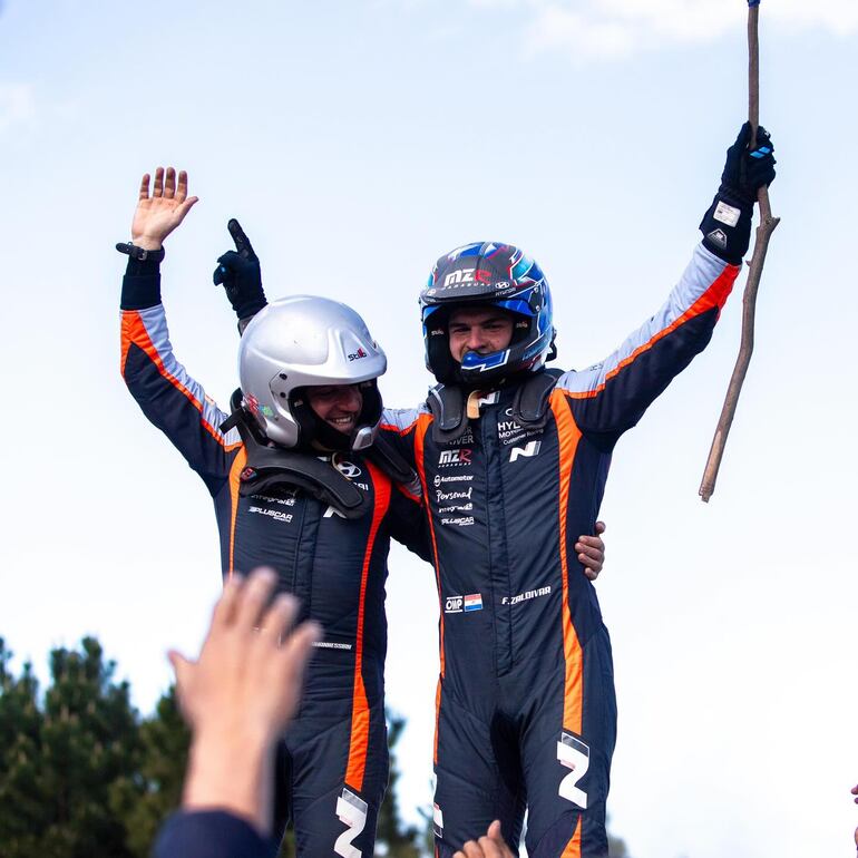 Marcelo Der Ohannseian y Fau Zaldívar, campeones sudamericanos del rally FIA/Codasur.