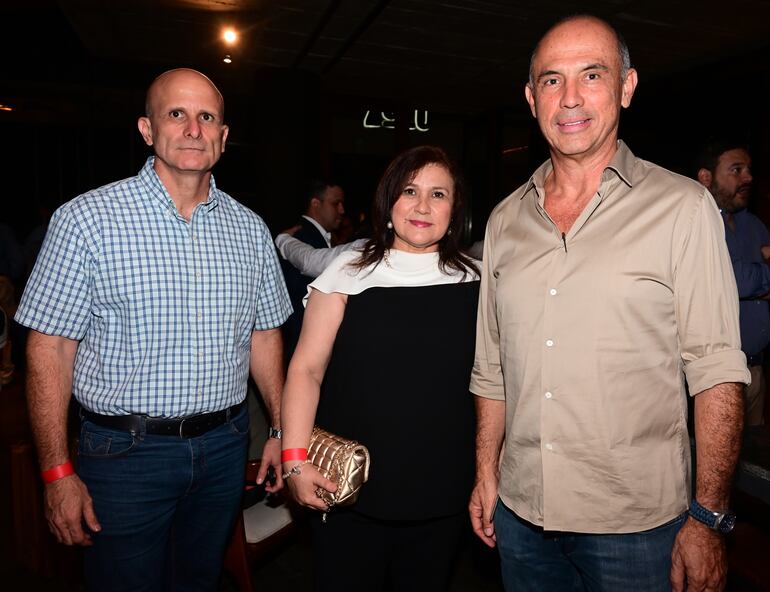 Marcelo Cano, Katy Guillén y Jaime Egüez.