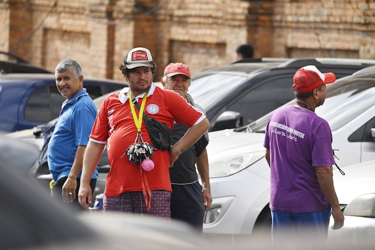 Los cuidacoches que no trabajen con Parxin, no podrán instalarse en las zonas donde haya estacionamiento tarifado, afirman.