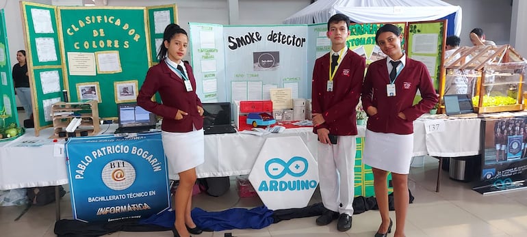 Estudiantes del Colegio Nacional de Ñemby se destacan en la primera Olimpiada Nacional realizada en Arroyos y Esteros.