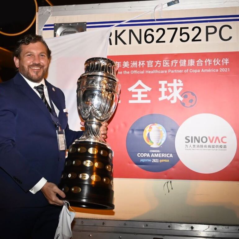 Esta noche llegaron a Uruguay las vacunas chinas que serán utilizadas para la Conmebol a fin de buscar que logre realizar la Copa América.