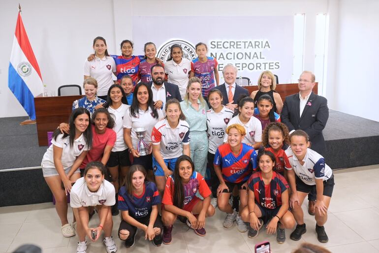 Cierre del programa “Campeonas. Con la Camiseta puesta por la igualdad”, lanzado con el objetivo de contribuir a la inclusión de niñas y adolescentes en el fútbol .