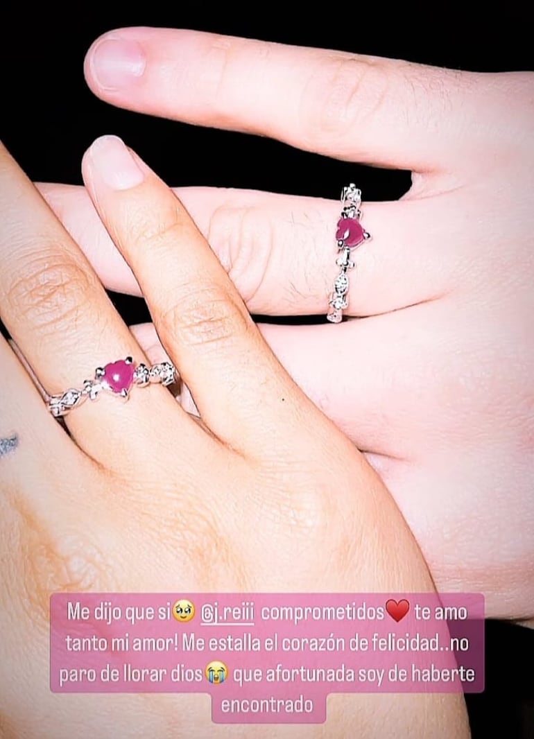 Con esta imagen María Becerra contó que está comprometida con J Rei. (Captura de la historia de Instagram de María Becerra)