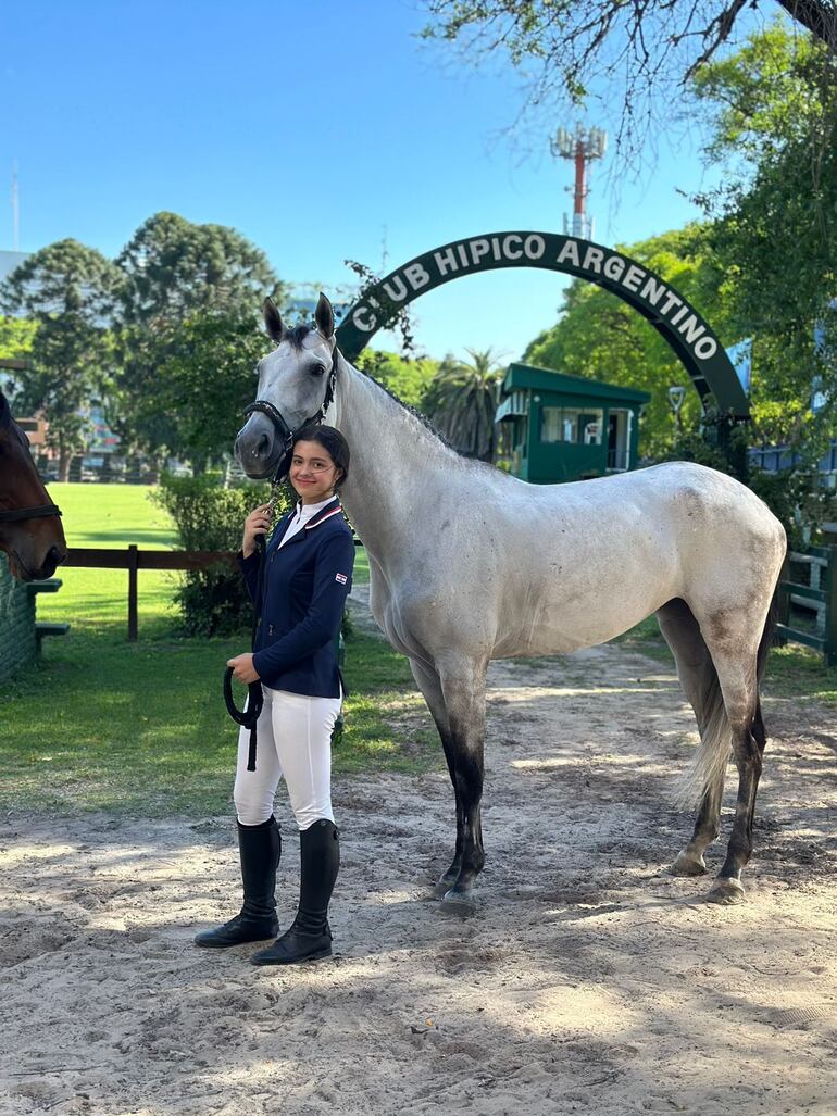 Abigaíl Giménez Notario se encuentra participando del Concurso de Equitación ”Gran Premio República Argentina”