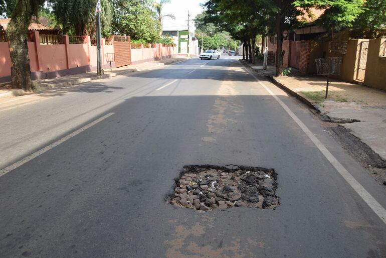 Municipalidad de San Lorenzo responsabiliza de baches a Essap