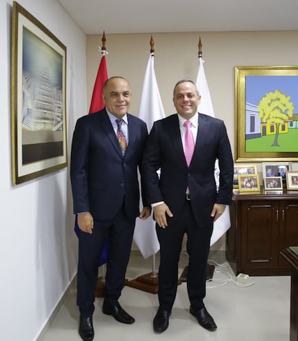 Basilio Núñez, quien asume la presidencia del Congreso en julio, visitó la semana pasada al titular de la Contraloría Camilo Benítez.