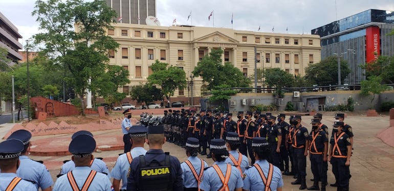 MEF pedirá los organismos de seguridad custodiar los puntos de pagos.