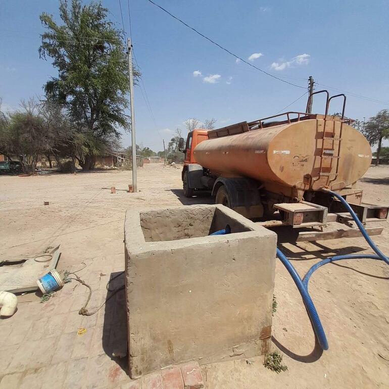 El MOPC sigue acarreando agua en camiones tras el fracaso del acueducto.