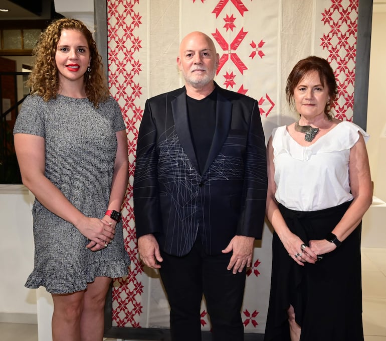 María del Mar Leguizamón, Christian Ceuppens y Gloria Velilla. 